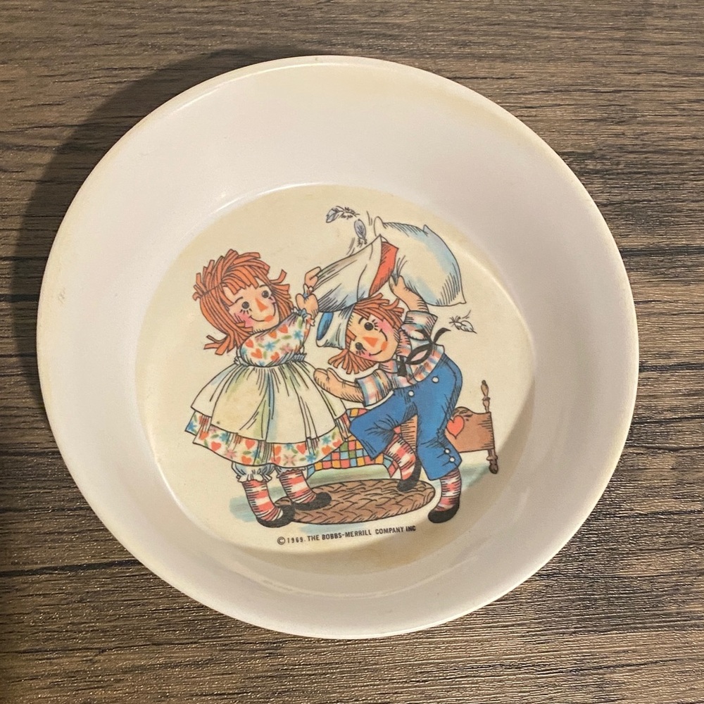 Oneida White Ceramic Bowl with Colorful Raggedy Ann & Andy Illustration